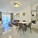Premium Beachfront Apolo Xiv شقة